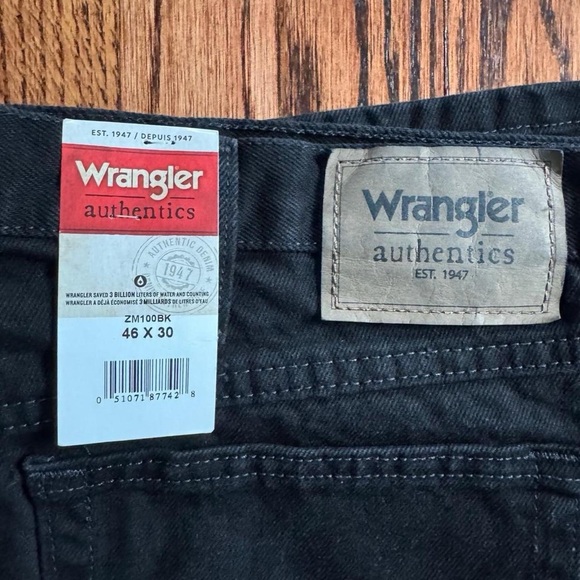 Wrangler Black Relaxed Fit Jeans - Picture 2 of 8
